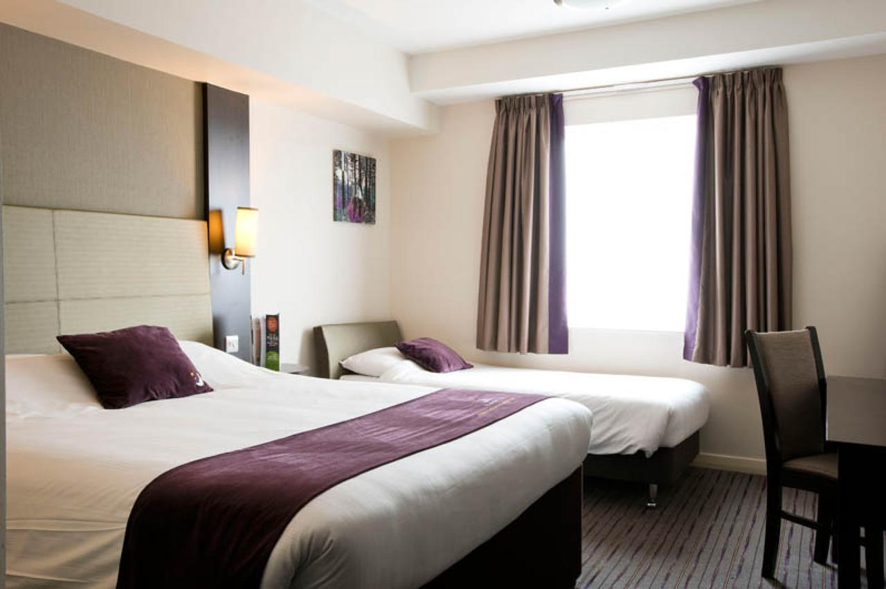 Premier Inn London Clapham エクステリア 写真