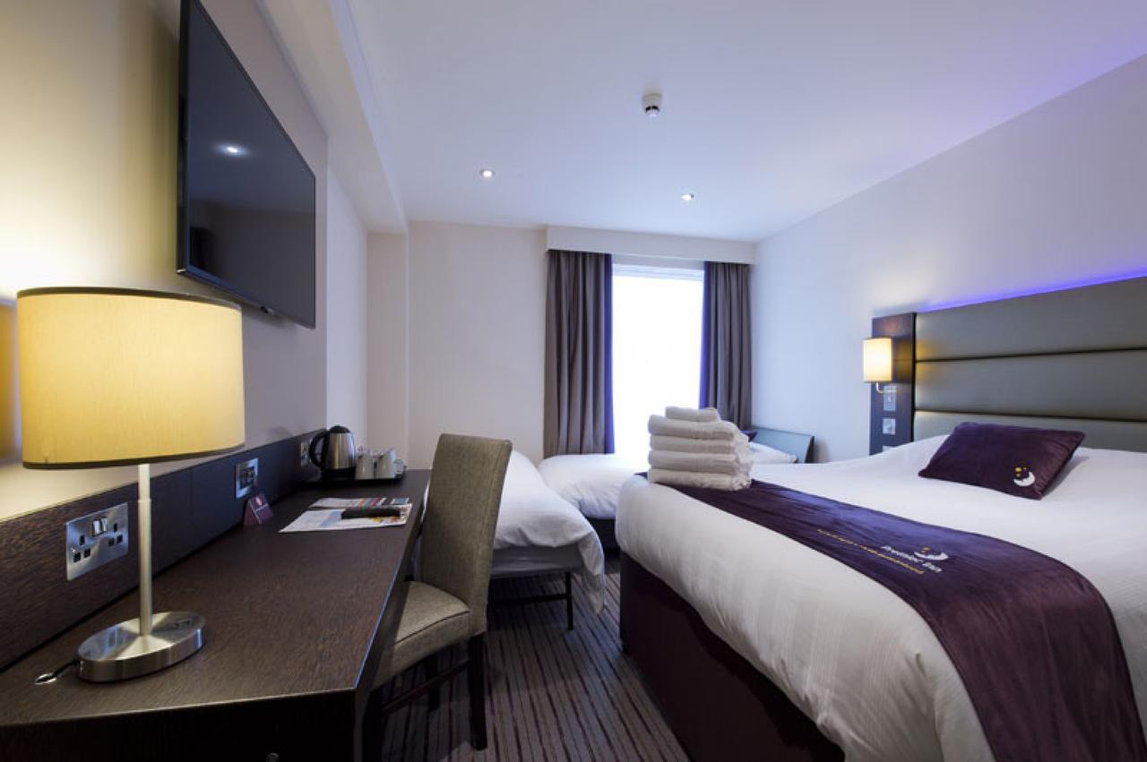 Premier Inn London Clapham エクステリア 写真